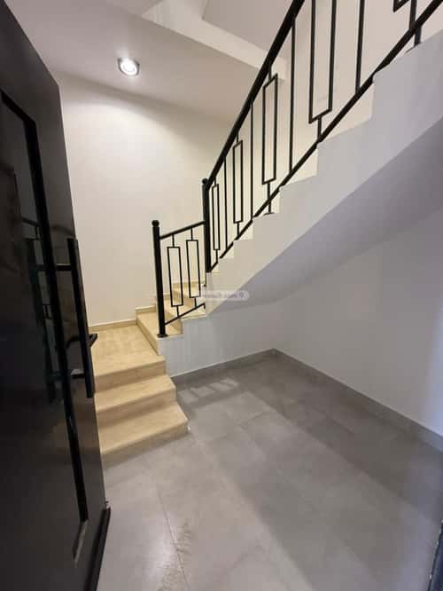 Floor with 5 Bedrooms Al-Janadriyah, East Riyadh, Riyadh