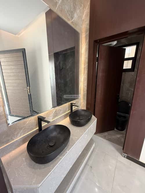 Floor with 5 Bedrooms Al- Nadwah, East Riyadh, Riyadh