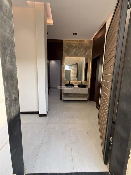Floor with 5 Bedrooms Al- Nadwah, East Riyadh, Riyadh