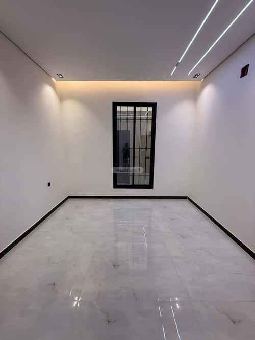 Floor with 5 Bedrooms Al- Nadwah, East Riyadh, Riyadh