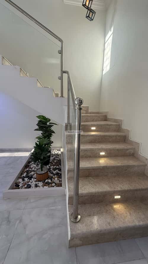 فيلا 250 متر مربع غربية على شارع 24م ضاحية الملك فهد، الدمام