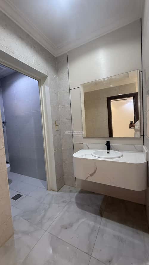 فيلا 250 متر مربع غربية على شارع 24م ضاحية الملك فهد، الدمام