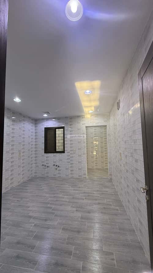 فيلا 250 متر مربع غربية على شارع 24م ضاحية الملك فهد، الدمام