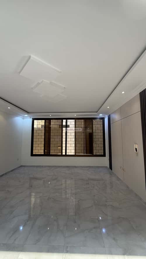 Villa 250 SQM Facing West on 24m Width Street King Fahad Dist, Aldammam