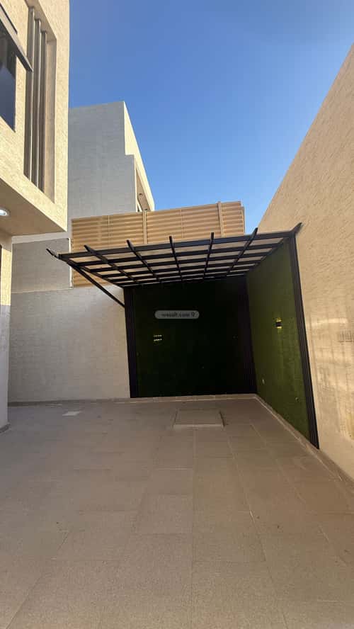 Villa 250 SQM Facing West on 24m Width Street King Fahad Dist, Aldammam