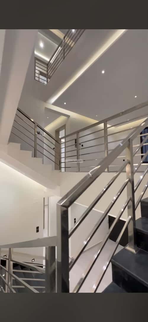 فيلا 350 متر مربع شمالية غربية على شارع 15م الحرابي، خميس مشيط