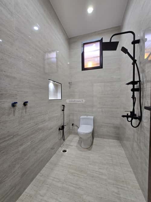 Floor 208 SQM with 6 bedrooms الزهور، أبها