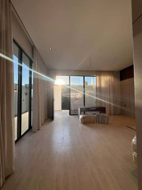 فيلا 289.83 متر مربع غربية على شارع 15م الشعلة، الدمام