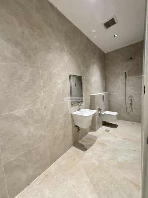 Floor with 5 Bedrooms Al-Khaleej, East Riyadh, Riyadh