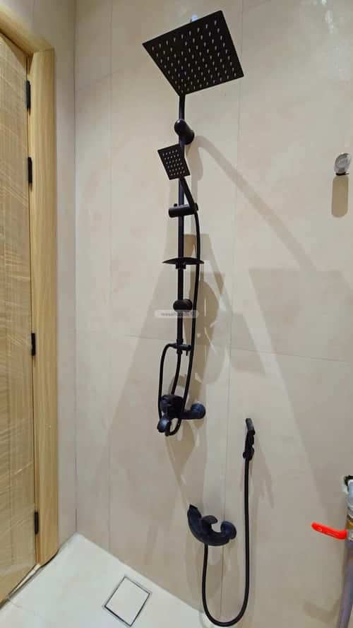 استراحة 420 متر مربع غربية على شارع 15م المصيف، بريدة