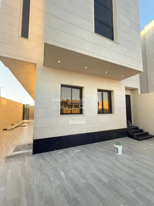 فيلا 296.57 متر مربع جنوبية غربية على شارع 20م العرفاء الغربية، الطائف