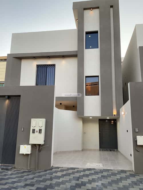 شقة 347 متر مربع ب 8 غرف المعلاة، أحد رفيدة