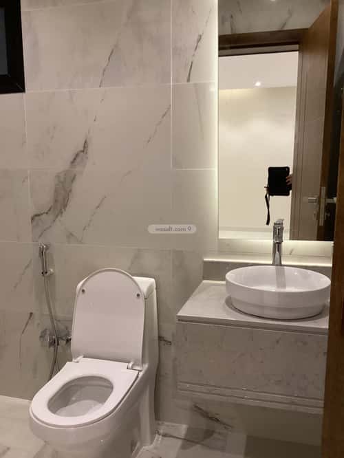 شقة 347 متر مربع ب 8 غرف المعلاة، أحد رفيدة