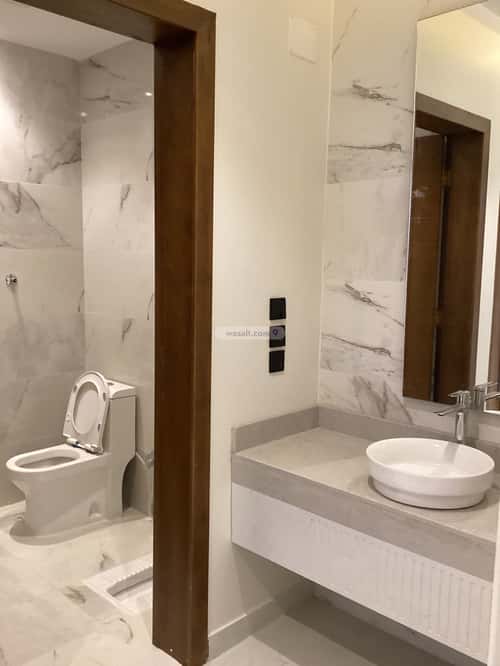 شقة 347 متر مربع ب 8 غرف المعلاة، أحد رفيدة