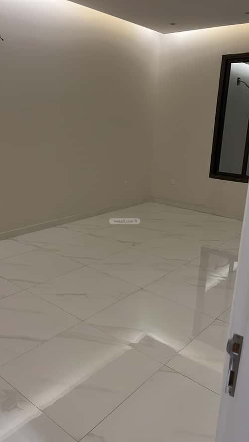 شقة ب 5 غرف غرب العزيزية، الخبر