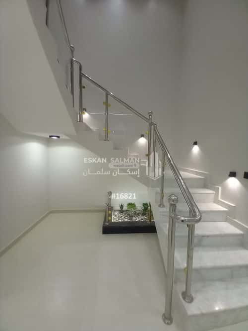 فيلا 284 متر مربع شمالية على شارع 15م وسيلة، المزاحمية