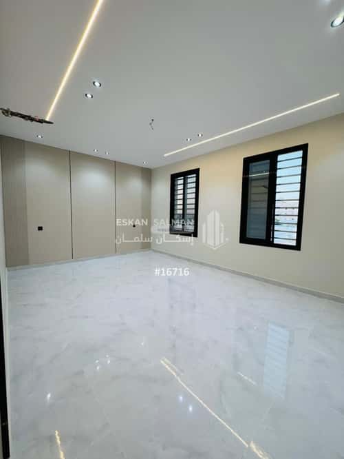 فيلا 380.46 متر مربع شمالية على شارع 15م ريحه، الطائف