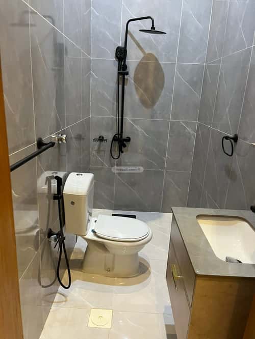 فيلا 300 متر مربع شمالية على شارع 10م النور، شمال جدة، جدة