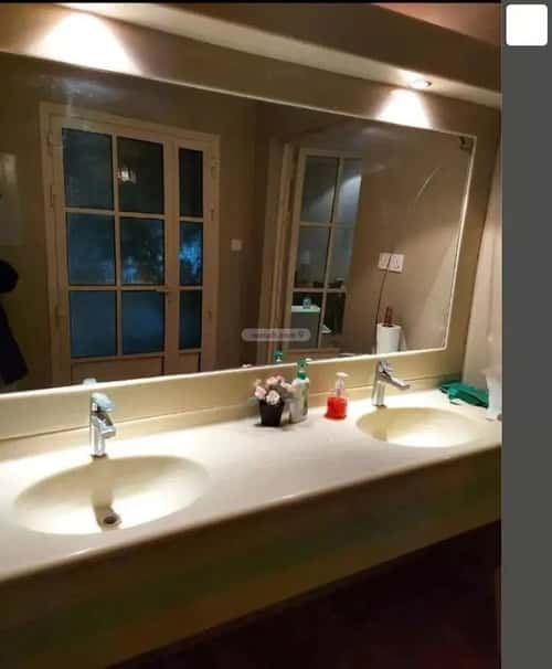 فيلا 600 متر مربع شرقية على شارع 20م تهامة، الدمام