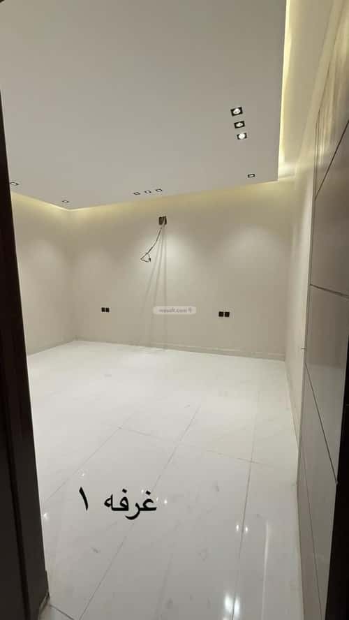 Building 304 SQM Facing East Al-Manakh, South Riyadh, Riyadh