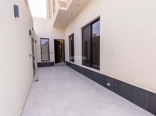 فيلا 220 متر مربع جنوبية غربية على شارع 15م العارض، شمال الرياض، الرياض