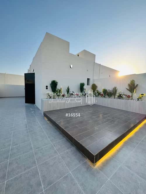 فيلا 310.86 متر مربع شمالية على شارع 12م ريحه، الطائف