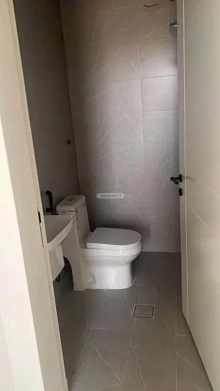 6 bedroom villa in Al Janadriyah