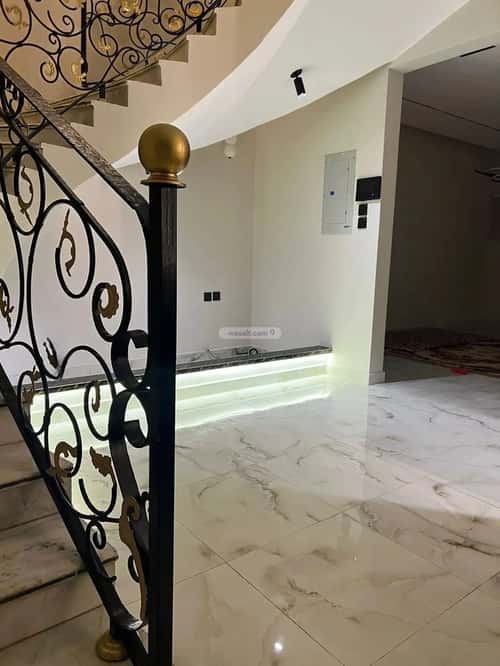 فيلا 300 متر مربع شرقية على شارع 15م إشبيلية، شرق الرياض، الرياض