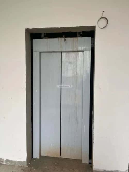 Building 450 SQM Facing East Al-Mahdiyah, West Riyadh, Riyadh