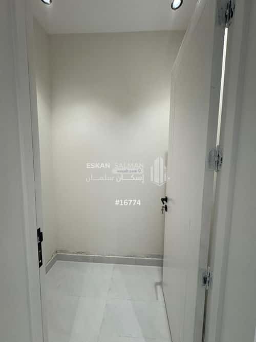 Apartment with 5 Bedrooms Al- Nadwah, East Riyadh, Riyadh
