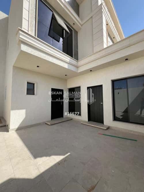 فيلا 250 متر مربع جنوبية على شارع 15م النخيل، بريدة