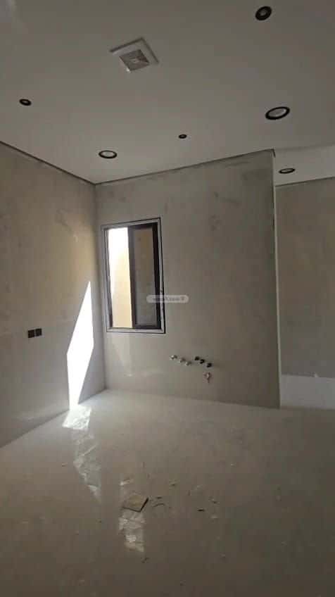 فيلا 250 متر مربع شمالية على شارع 18م ضاحية الملك فهد، الدمام