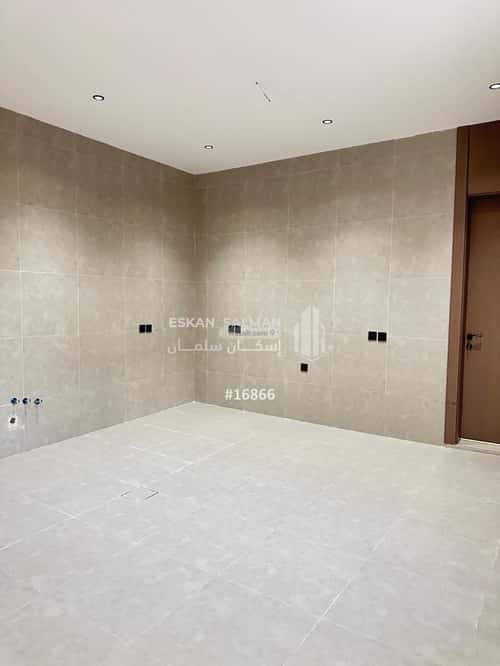 فيلا 352 متر مربع شمالية على شارع 20م السيف، الدمام