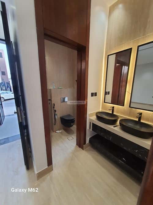 فيلا 200 متر مربع جنوبية على شارع 15م العريجاء الغربي، غرب الرياض، الرياض