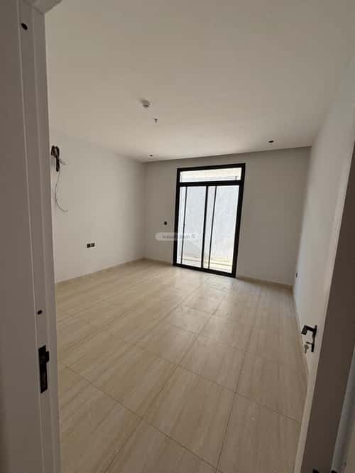 شقة 300 متر مربع ب 4 غرف الرمال، شرق الرياض، الرياض