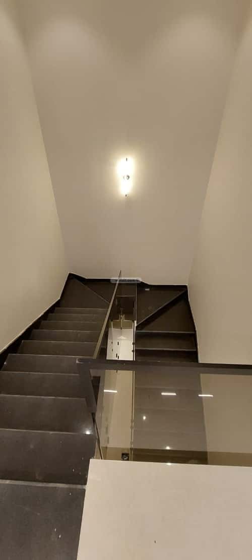 فيلا 300 متر مربع جنوبية على شارع 20م العوالي، غرب الرياض، الرياض