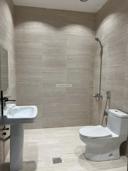 Floor with 5 Bedrooms Hitteen, North Riyadh, Riyadh