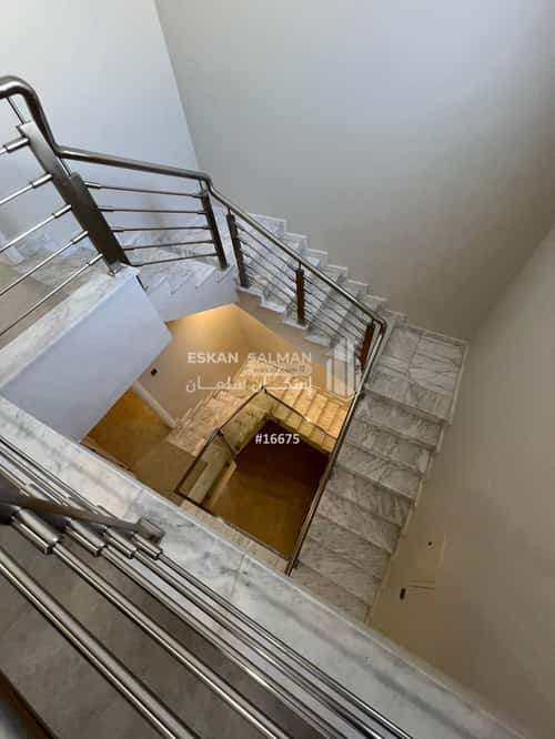 فيلا 250 متر مربع غربية على شارع 15م الروضة، بريدة