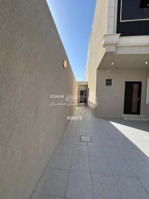 فيلا 250 متر مربع غربية على شارع 15م الروضة، بريدة