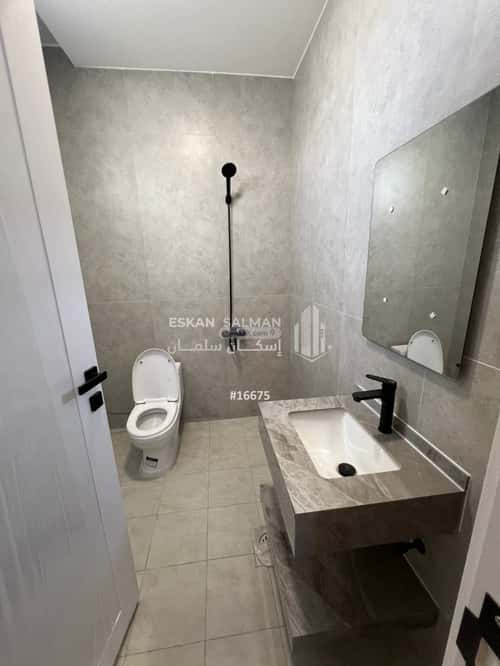 فيلا 250 متر مربع غربية على شارع 15م الروضة، بريدة