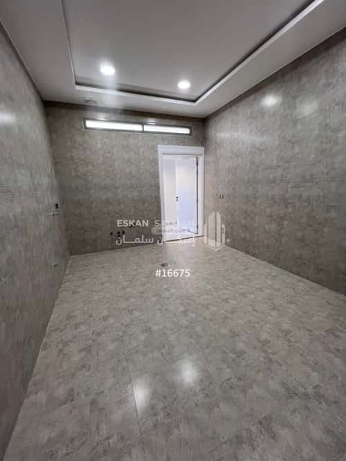 فيلا 250 متر مربع غربية على شارع 15م الروضة، بريدة