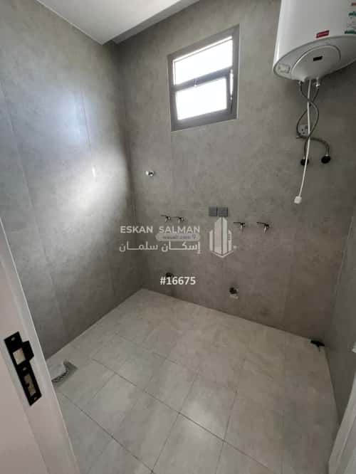 فيلا 250 متر مربع غربية على شارع 15م الروضة، بريدة