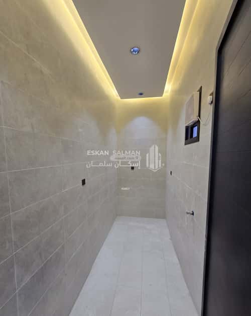 Floor 632 SQM with 7 bedrooms الورود، صامطة