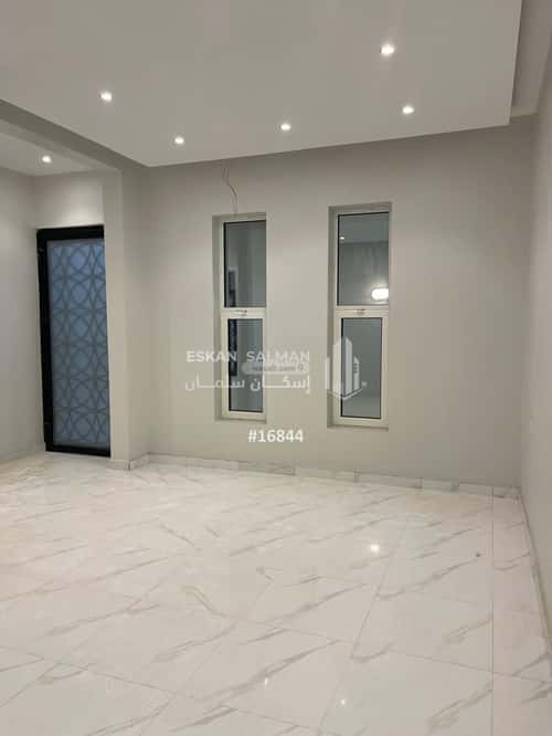 فيلا 200 متر مربع جنوبية على شارع 15م الحمراء الأول، الاحساء