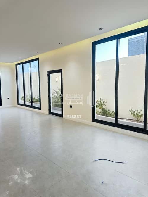 فيلا 352 متر مربع شمالية على شارع 20م السيف، الدمام