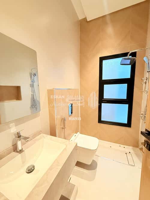 فيلا 325 متر مربع شرقية على شارع 15م الصواري، الخبر