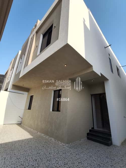 فيلا 300 متر مربع جنوبية على شارع 15م الرحمانية، شرق جدة، جدة