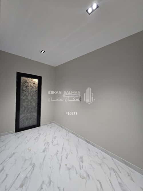 فيلا 437.5 متر مربع شرقية على شارع 20م الشراع، الخبر