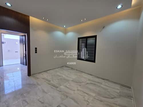 فيلا 305 متر مربع شرقية على شارع 15م الرحاب، الطائف