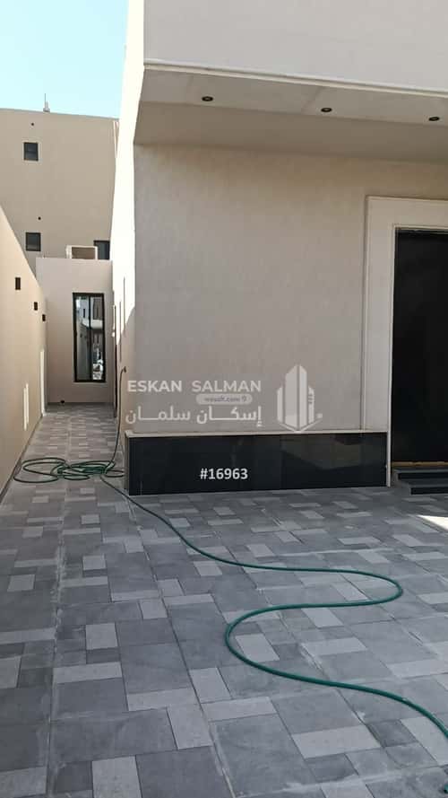 Floor 312.096 SQM with 6 Bedrooms Al-Janadriyah, East Riyadh, Riyadh